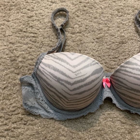 Victoria’s Secret pink bra - Picture 2 of 5